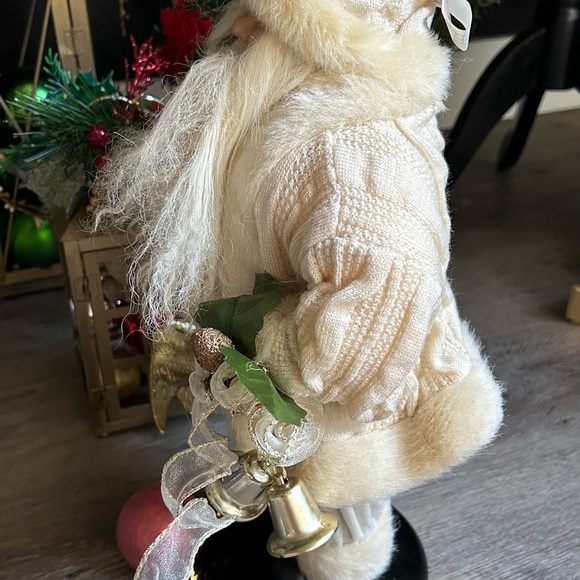 Santa - Picture 8 of 10